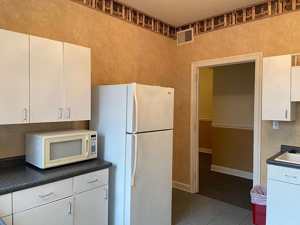 1st image of 212 E Center St