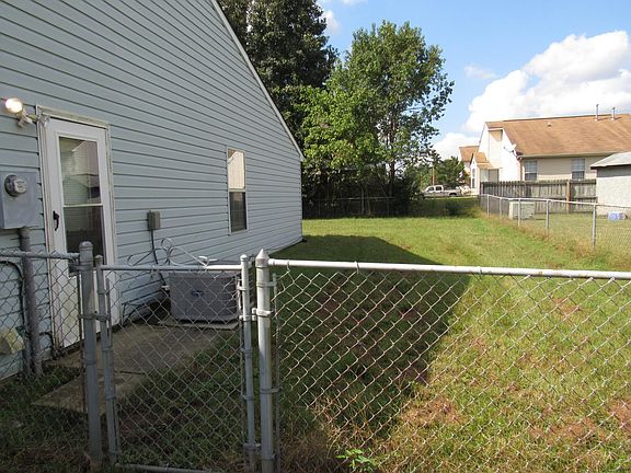 Side view + fenced back yard