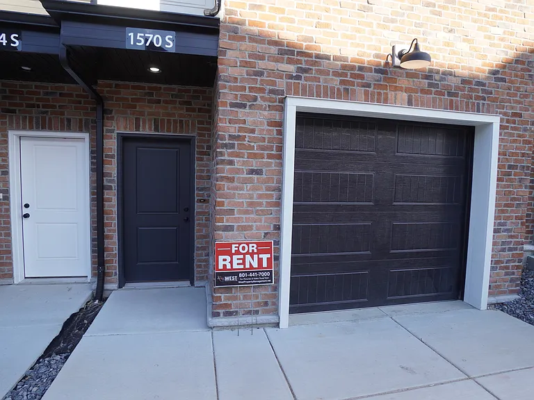1570 S 150 W — Photo 2