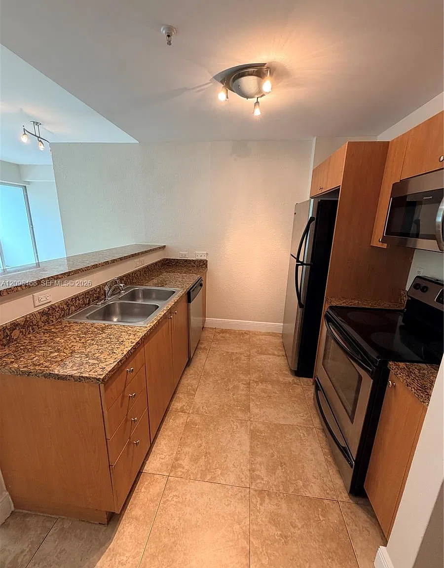 Studio, 960 sqft, $2,500 — Photo 4