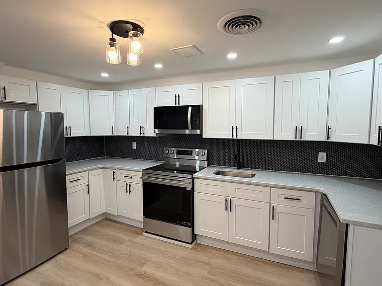 305 2nd St #2 — Photo 3