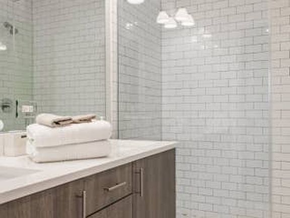 5th image of 1212 N Paulina St #76