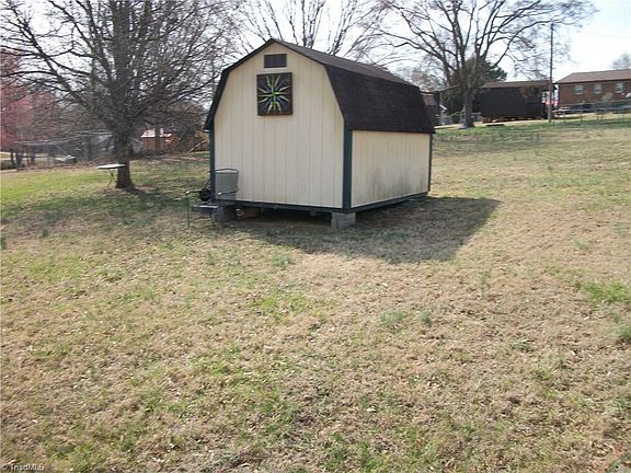 4th image of 184 Brightwood Rd