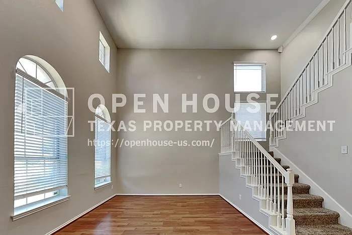 4 bed, 2.5 bath, 2892 sqft, $2,900 — Photo 3