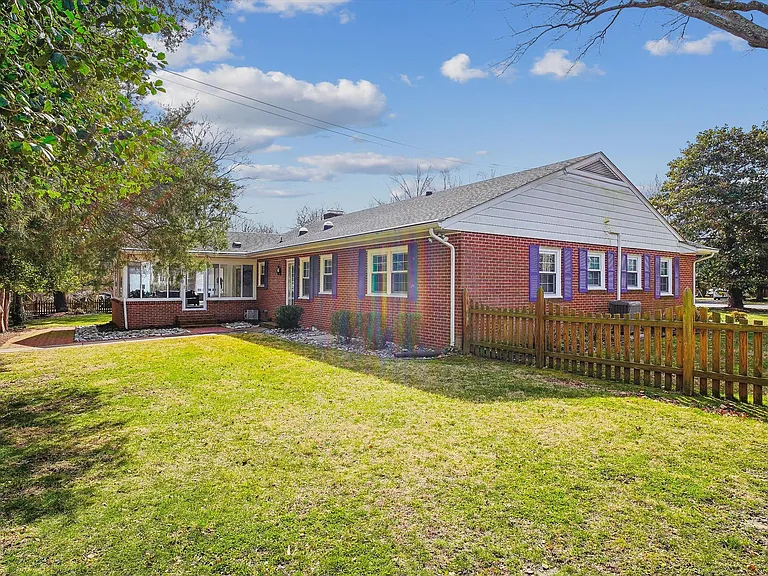 532 Trippe Ave — Photo 23