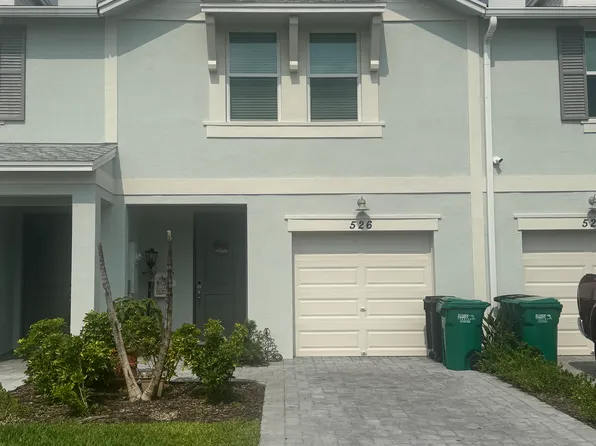 526 Salisbury Cir, Fort Pierce, FL 34982