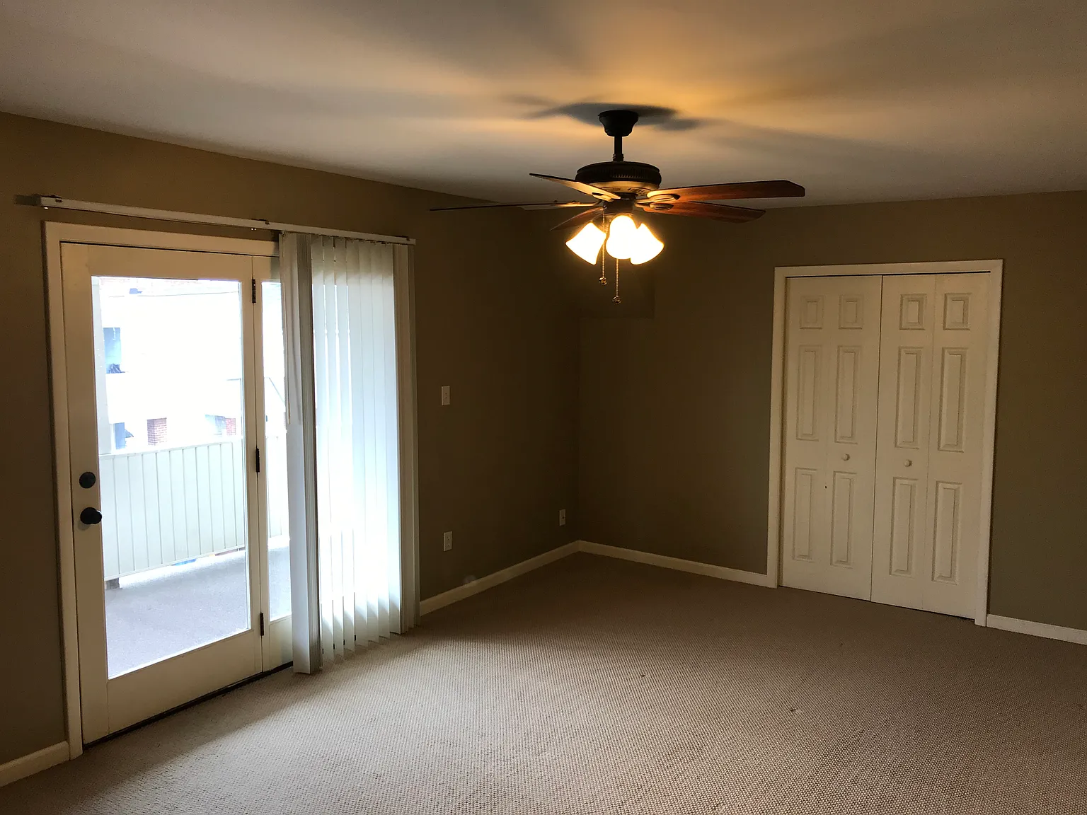 3 bed, 1000 sqft, $1,300 — Photo 4