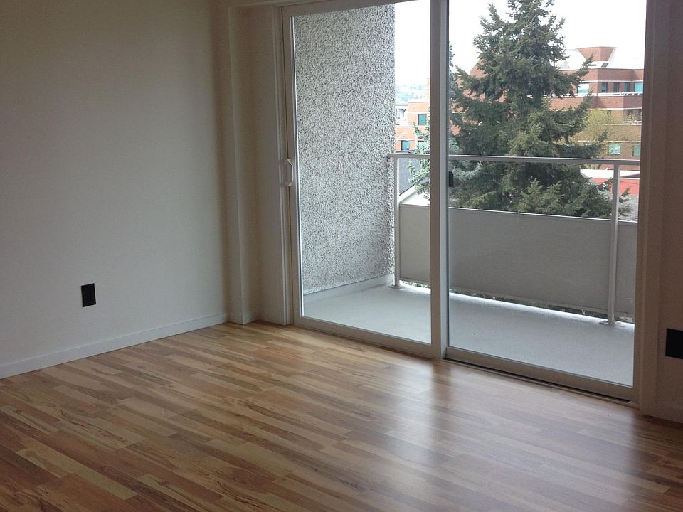 1st image of 4214 11th Ave NE APT 411