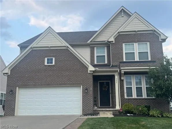 987 Hawkin Ln, Aurora, OH 44202