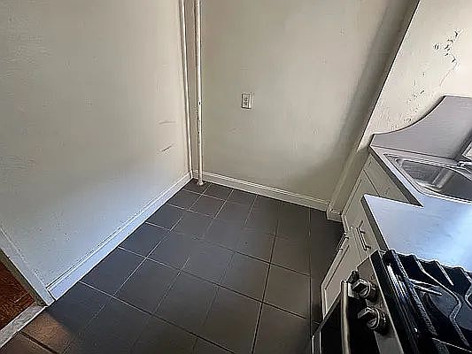 4th image of 166-11 Highland Ave #4U