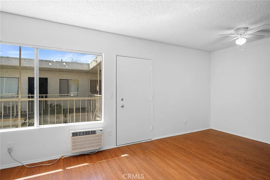 521 E Lomita Ave — Photo 4