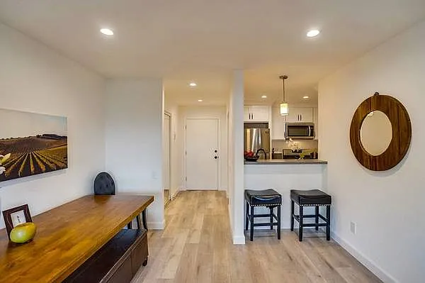 1722 N Avalon Blvd — Photo 3