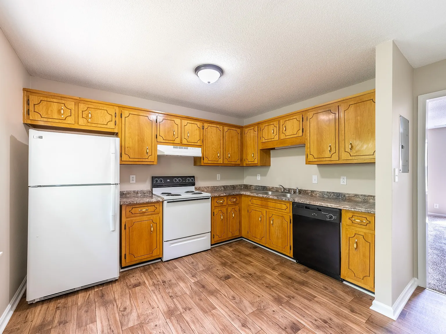 2 bed, 1.5 bath, 1000 sqft, $915 — Photo 4