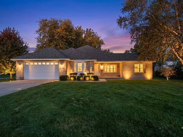 1617 Southlawn Pl, Aurora, IL 60506