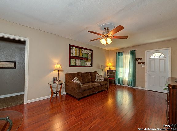 4th image of 643 W Harlan Ave