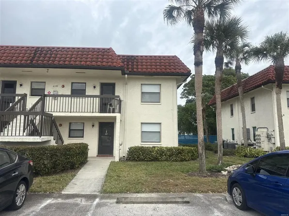 4246 27th Ct SW APT 106, Naples, FL 34116