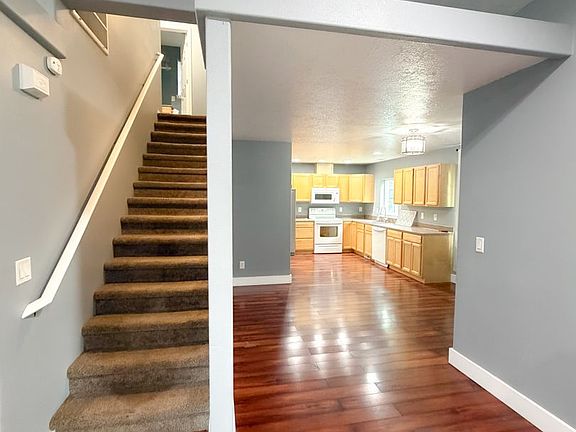 5th image of 4782 Creston Ln NE