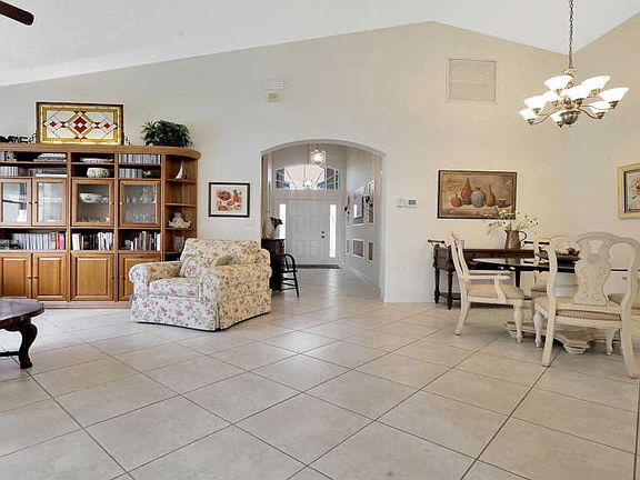 5th image of 9484 Lago Dr