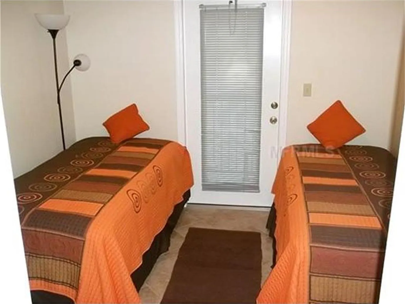 Pond view well maintained condo on the 3rd floor Pinnacle at Carrollwood — Photo 3