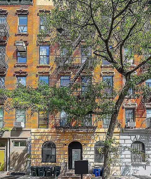 631 E 6th St #2A — Photo 1