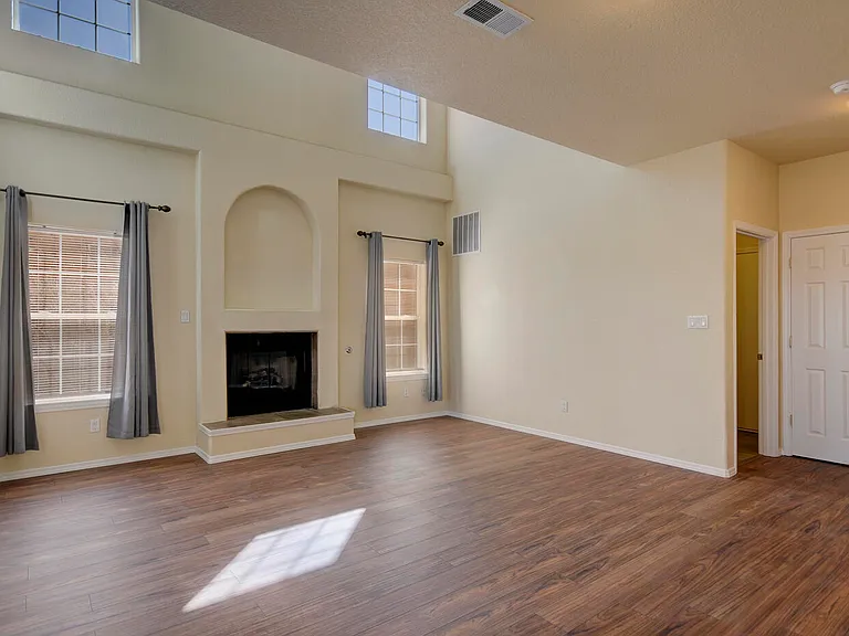 7209 Boxwood Ave NE — Photo 3