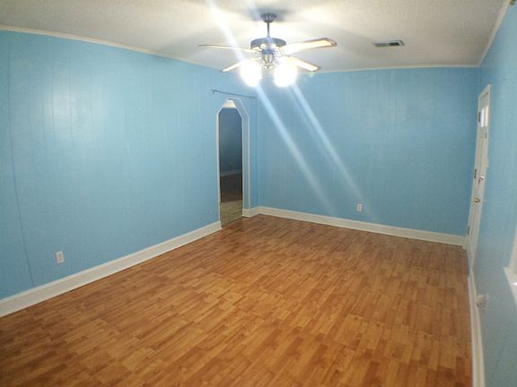 3rd image of 2614 Oxford Ave