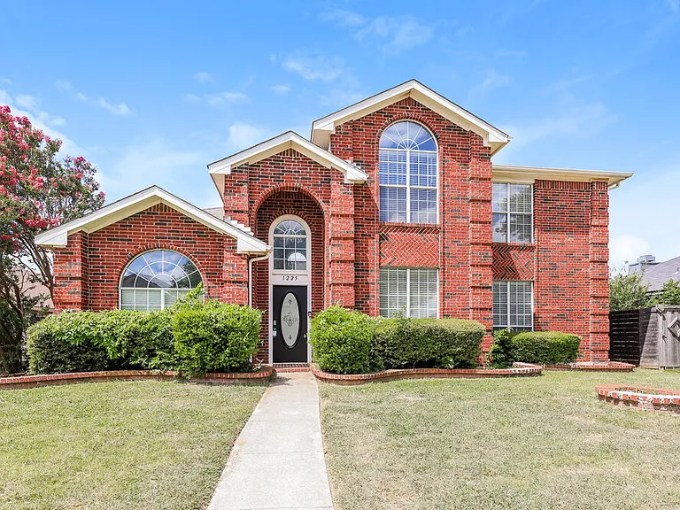 1225 Paul Dr — Photo 1
