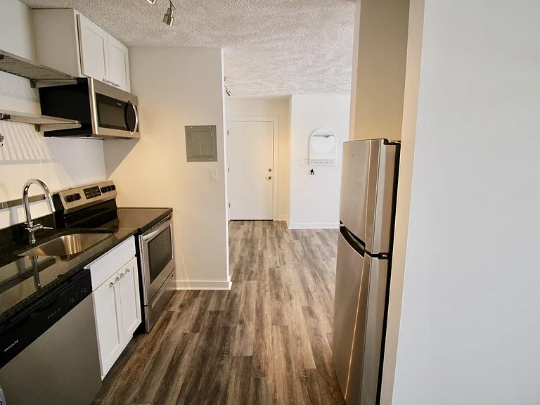 Silver Apartments — Photo 8