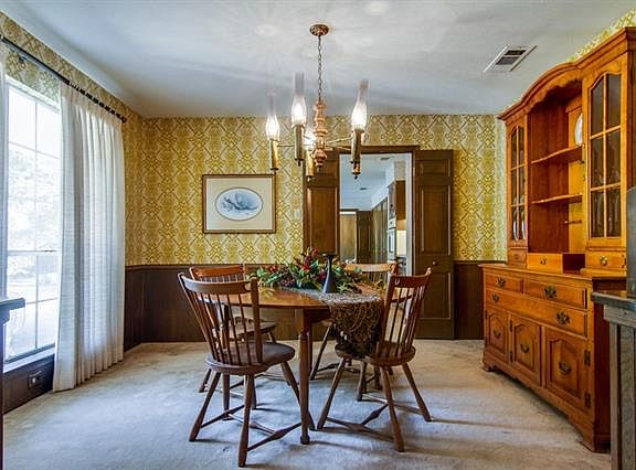 4th image of 1107 Green Valley Ln