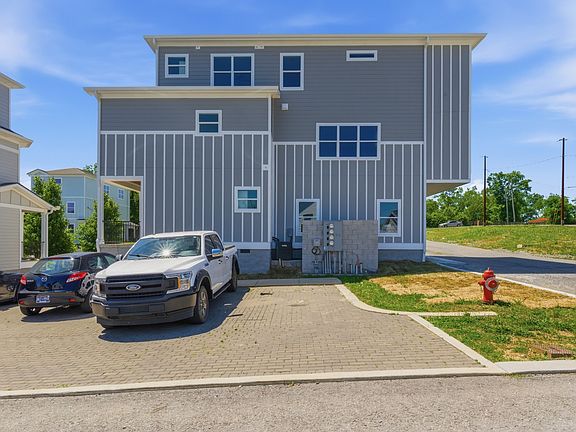 2nd image of 1121 Lawrence Ave #3