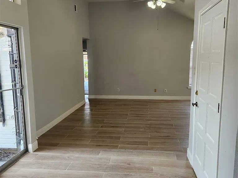 9339 Stonecreek Ln — Photo 18