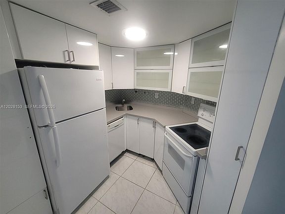 2nd image of 2600 Collins Ave APT 411