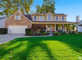 2163 Four Meadows Dr, Temperance, MI 48182