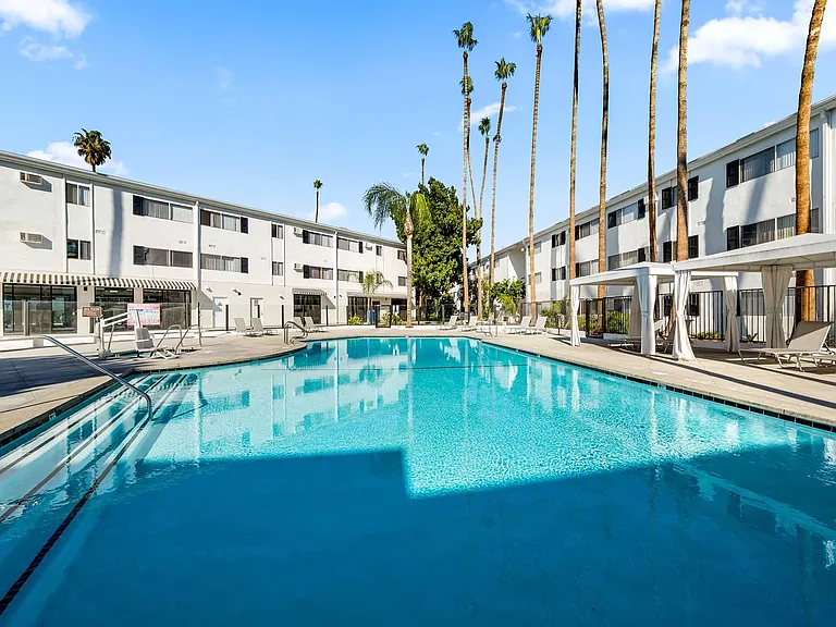 Summerview Beach Resort Luxury Apartments — Photo 18