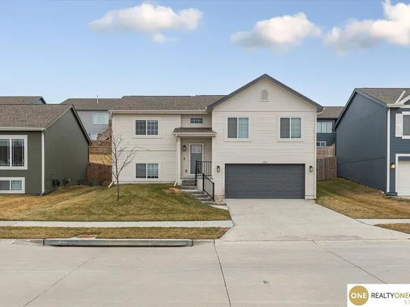 7764 N 108th St, Omaha, NE 68142