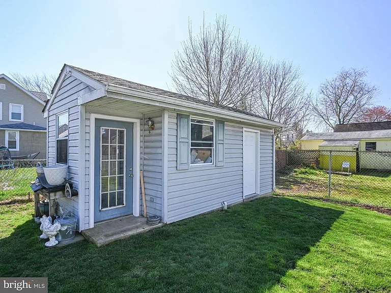 Shed storage is split into 2. You have use of 1 shed unit.