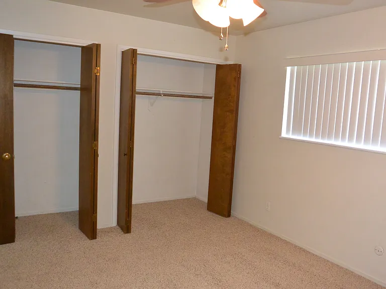 2704 W Whitendale Ave — Photo 5