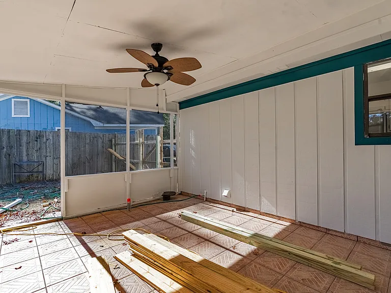 404 Westgate Cir — Photo 12