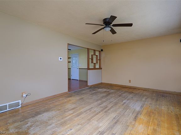 5th image of 654 Senn Dr