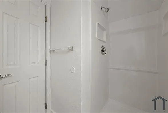 14626 Blythe St #10 — Photo 11