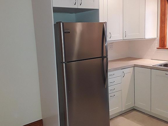 2nd image of 135 Montowese St APT 2
