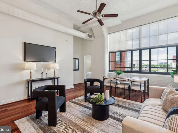 2429 Locust St APT 504, Philadelphia, PA 19103