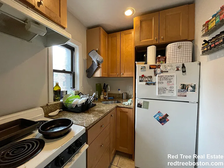 914 Beacon St #4 — Photo 4