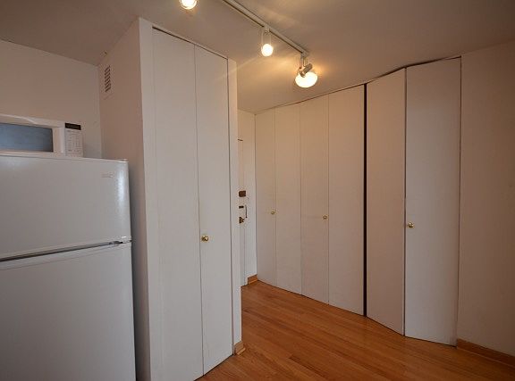 4th image of 1455 N Sandburg Ter APT 2307