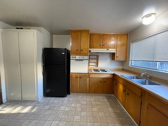 3rd image of 7108 Inglewood Ave