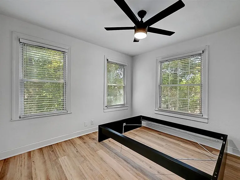 2305 Longview St — Photo 34