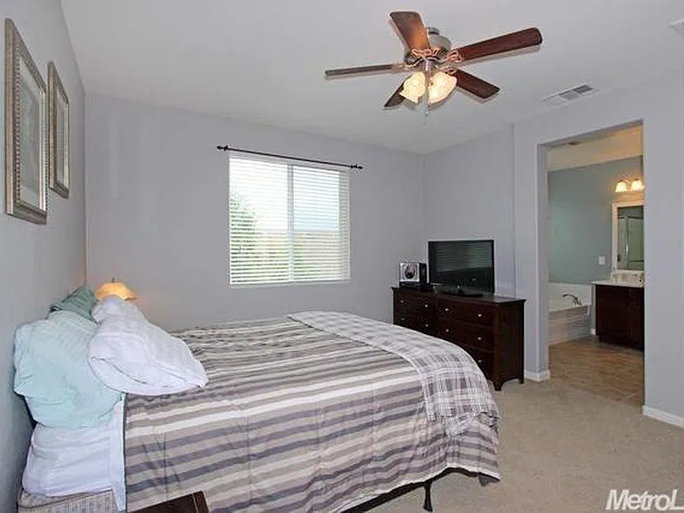 2264 Ellesmere Loop — Photo 21