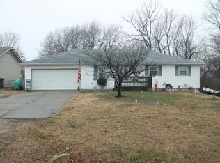 2827 N Kellett Ave, Springfield, MO 65803