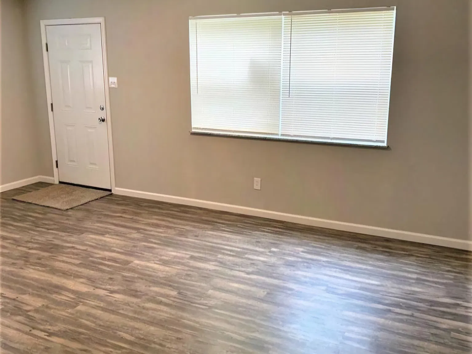 2 bed, 1100 sqft, $1,200 — Photo 2