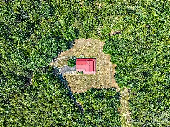 5th image of 156 Carpenters Knob Dr